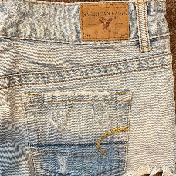 American Eagle Distressed Cut Off Shorts size 4 - Picture 3 of 6